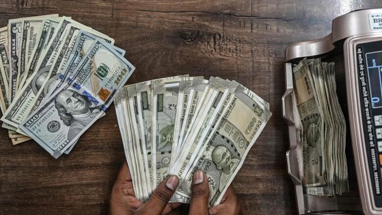 मिडिल ईस्ट तनाव के चलते रुपये में भारी गिरावट… पहली बार ₹93 प्रति डॉलर के पार