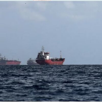 स्ट्रेट ऑफ होर्मुज से जहाज गुजरे तो लगा देंगे आग… ईरान ने जल मार्ग बंद कर जारी की चेतावनी