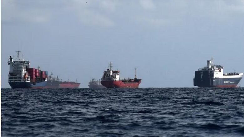 स्ट्रेट ऑफ होर्मुज से जहाज गुजरे तो लगा देंगे आग… ईरान ने जल मार्ग बंद कर जारी की चेतावनी