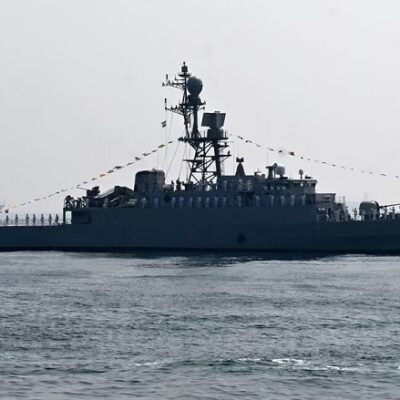 मीडिल ईस्ट में फंसे भारत के तेल को निकालने के लिए वॉरशिप भेजने की तैयारी में नेवी