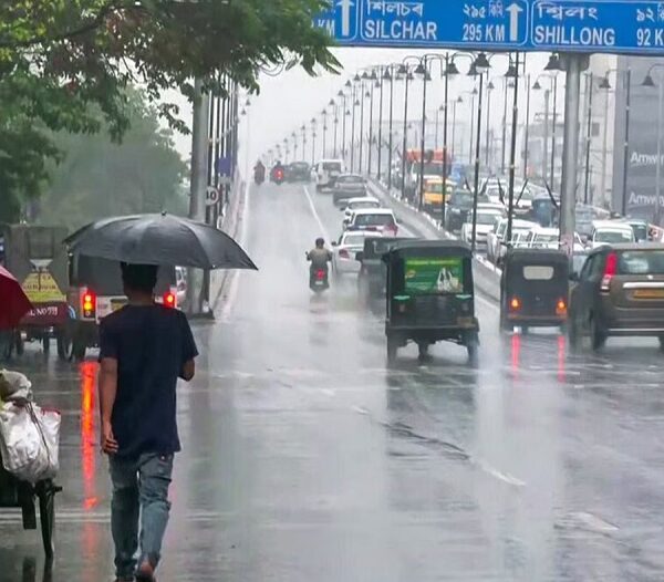 मौसम ने फिर ने बदली करवट, दिल्ली में सुबह-सुबह झमाझम बारिश…. कई राज्यों में छाए बादल, गर्मी से मिली राहत