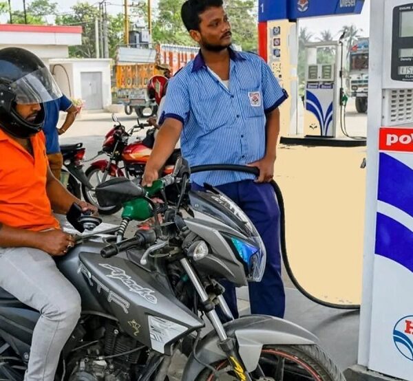 पश्चिमी एशिया में तनाव के चलते क्रूड आइल में तेजी… भारत में बढ़ सकते हैं पेट्रोल-डीजल के दाम