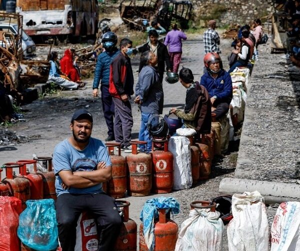 नेपाल में पेट्रोल-डीजल और रसोई गैस के दामों में भारी वृद्धि, जानें कितनी बढ़ी कीमतें