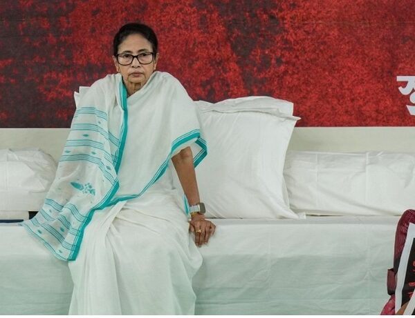 पश्चिम बंगाल: चुनाव से पहले TMC और EC में बढ़ा टकराव, धरने पर बैठी CM ममता…टेंट में गुजारी रात