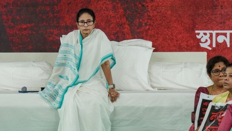 पश्चिम बंगाल: चुनाव से पहले TMC और EC में बढ़ा टकराव, धरने पर बैठी CM ममता…टेंट में गुजारी रात