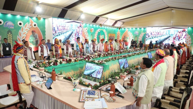 पहली कृषि कैबिनेट में कृषि विकास और सिंचाई योजनाओं के लिए 27 हजार 500 करोड़ रूपये की स्वीकृति