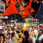 भोपालः हिंदू नववर्ष के स्वागत में प्रभात चौराहे पर लहराया विशाल भगवा झंडा, हुई भव्य आतिशबाजी