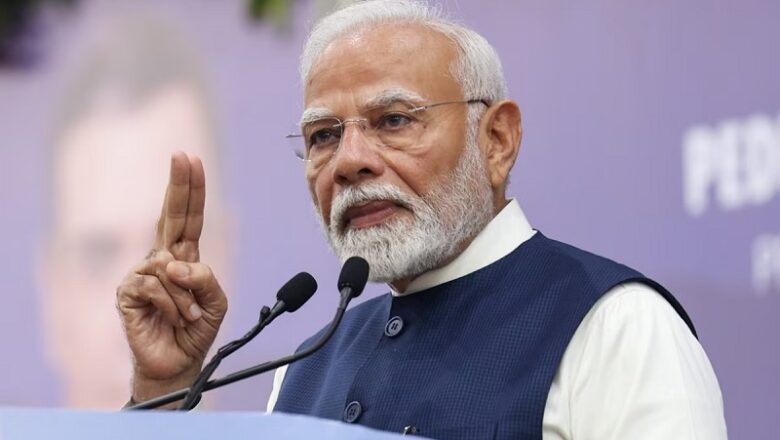 पश्चिम बंगाल में गरजे मोदी, घुसपैठियों को दी चेतावनी…… बोले- दूसरे फेज से पहले देश छोड़ दो वरना….