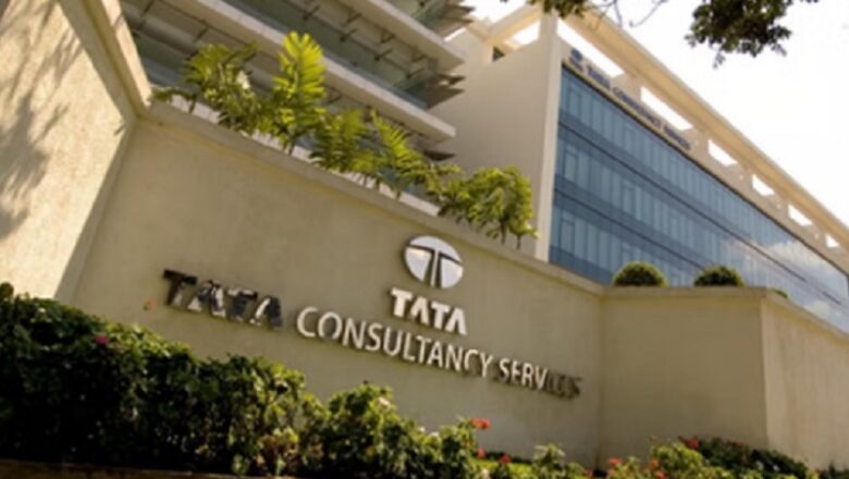 TCS धर्म परिवर्तन मामले में जांच का दायरा बढ़ा…. फरार HR मैनेजर निदा खान की तलाश तेज