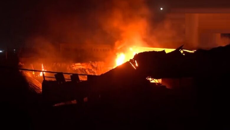 Delhi: रोहिणी की झुग्गियों में लगी भीषण आग, एक ही परिवार के 3 लोगों की जलकर मौत