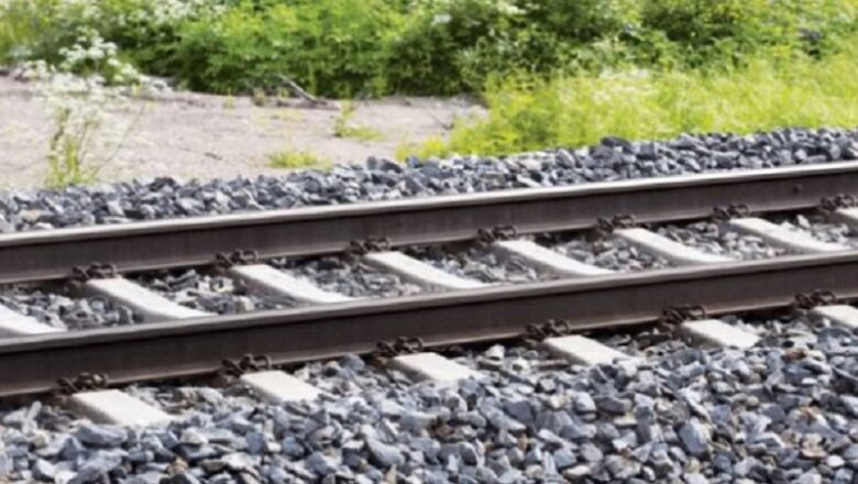 MP: नीमच में ट्रैक पर रखे पत्थरों से टकराई रतलाम-उदयपुर ट्रेन, जोरदार धमाके से अटकी यात्रियों की सांसें …