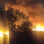 गुरुग्राम में सिकंदरपुर मेट्रो स्टेशन के पास लगी भीषण आग…. 100 से ज्यादा झुग्गियां जलीं