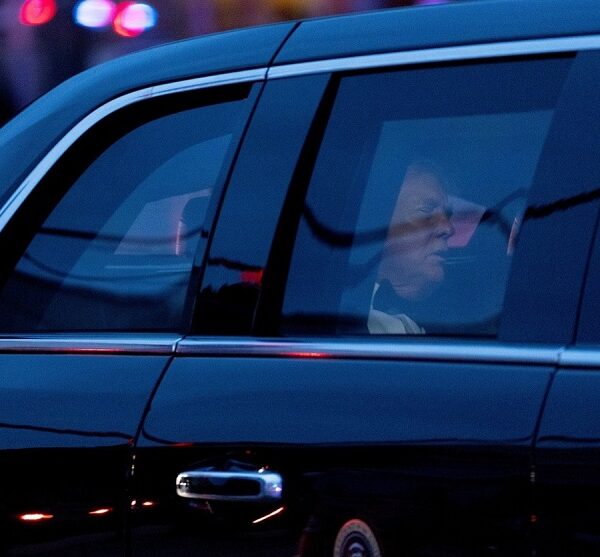 US: ट्रंप के कॉरेस्पोंडेंट डिनर कार्यक्रम में अंधाधुंध फायरिंग… एक हमलावर गिरफ्तार