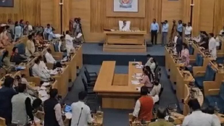 इंदौर नगर निगम का 8,455 करोड़ रुपये का बजट पारित, ‘वंदे मातरम’ नहीं गाने पर मचा बवाल