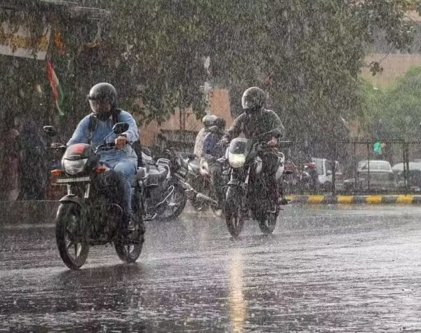 Bihar में बदला मौसम…. कोसी-सीमांचल में मूसलाधार बारिश, बिजली गिरने से 5 लोगों की मौत