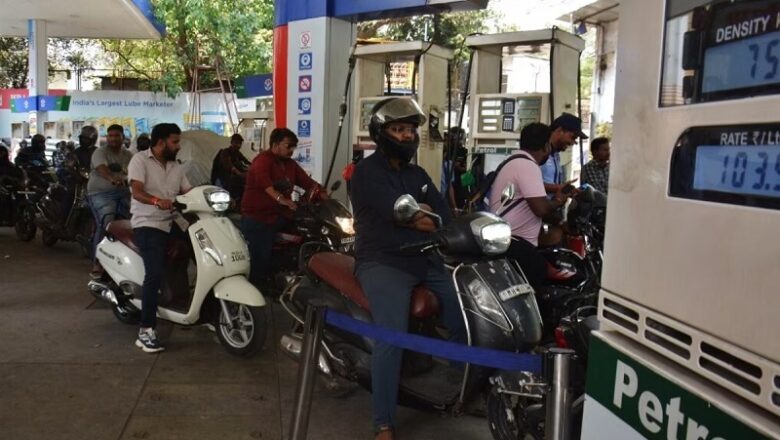 क्रूड के रेट आसमान पर… भारत में सरकारी तेल कंपनियों ने अब तक नहीं बढ़ाए पेट्रोल-डीजल के दाम
