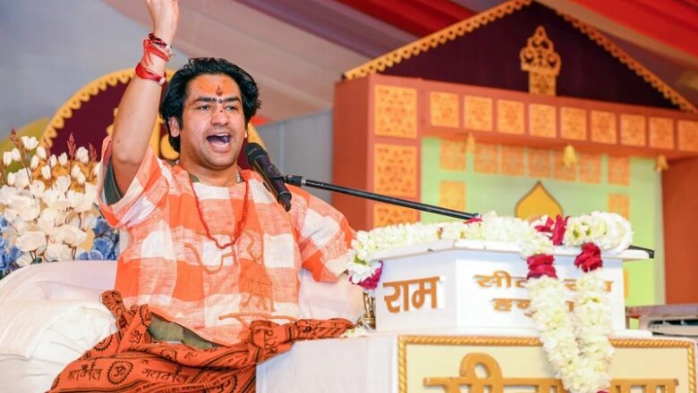 बाबा बागेश्वर बोले- कई महिलाएं कर चुकी हैं उन्हें फंसाने की कोशिश… एक तो बालों में स्पाई कैमरा लगाकर आई थी