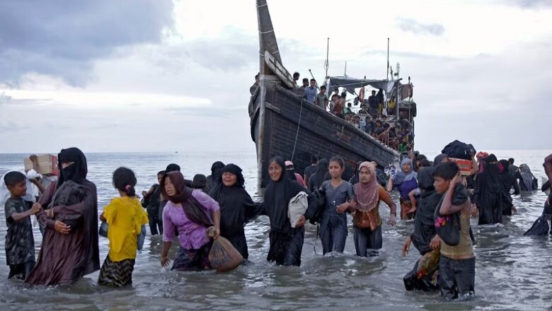 अंडमान सागर में पलटी बांग्लादेशियों-रोहिंग्याओं से भरी नाव… 250 लोगों के डूबने की आशंका