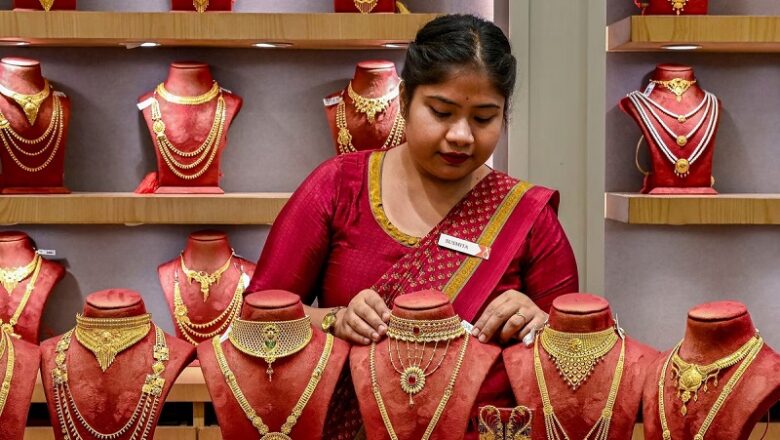 Gold Jewellery: हॉलमार्किंग नियमों को सख्त करने की तैयारी… हर आईटम का होगा यूनिक नंबर!
