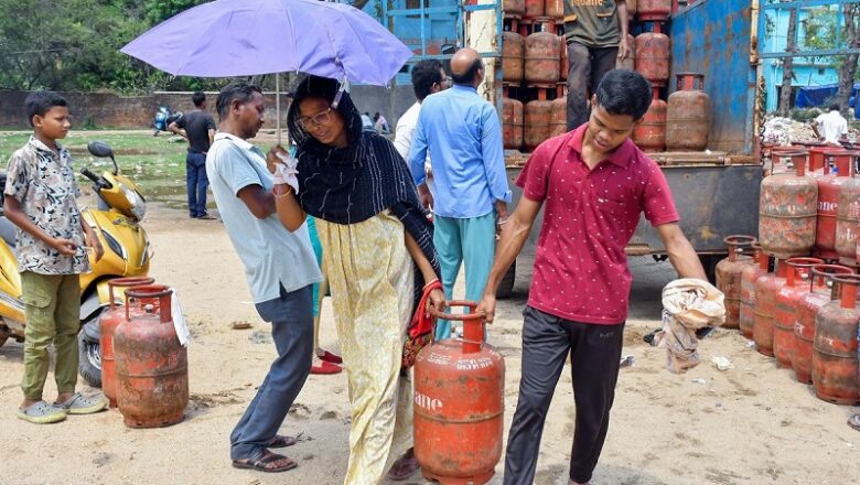 LPG: कालाबाजारी पर प्रहार… देश में 1.16 लाख से अधिक स्थानों पर छापा, 53 डिस्ट्रीब्युटर सस्पेंड