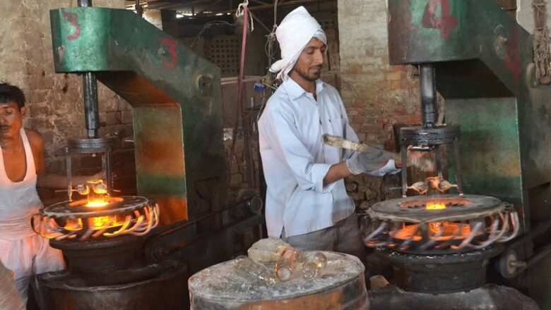 छोटे और मध्यम उद्योग संकट में…. ईरान युद्ध से फिरोजाबात का कांच उद्योग भी प्रभावित