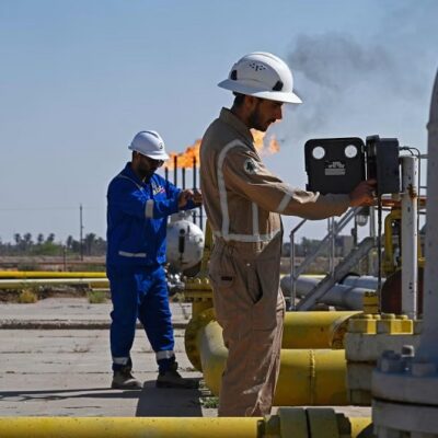 अमेरिकी नाकाबंदी से रुका निर्यात…. ईरान पुराने और कबाड़ टैंकों में स्टोर कर रहा तेल