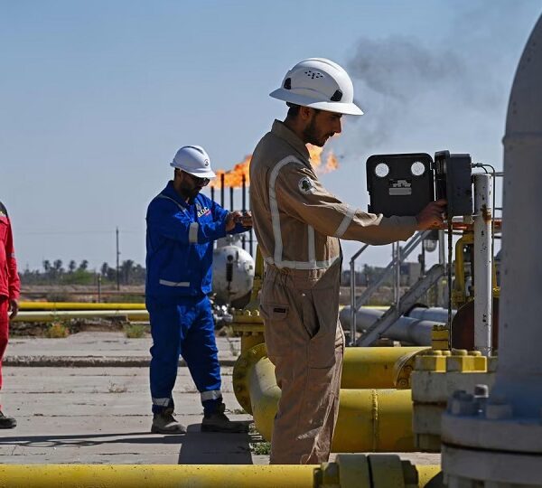 अमेरिकी नाकाबंदी से रुका निर्यात…. ईरान पुराने और कबाड़ टैंकों में स्टोर कर रहा तेल