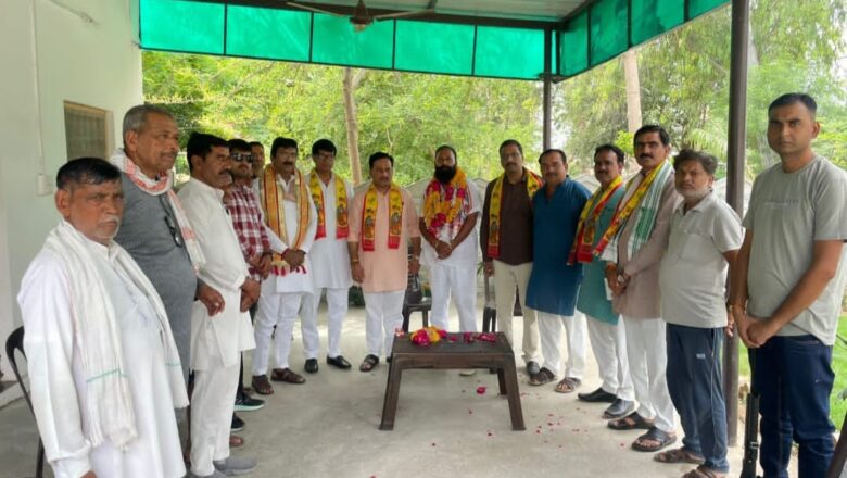 तीन बार के पार्षद नरेश कारखुर ने बीजेपी छोड कांग्रेस की ली सदस्यता 