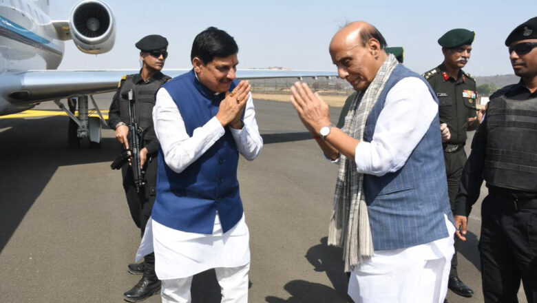 मुख्यमंत्री डॉ. यादव ने की केंद्रीय रक्षा मंत्री राजनाथ सिंह की आत्मीय अगवानी