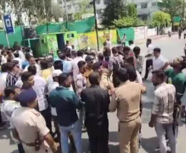 MP: इंदौर में BJP नेता को थप्पड़ मारना महिला पुलिस अधिकारी को पड़ा महंगा, हंगामे के बाद 3 सस्पेंड