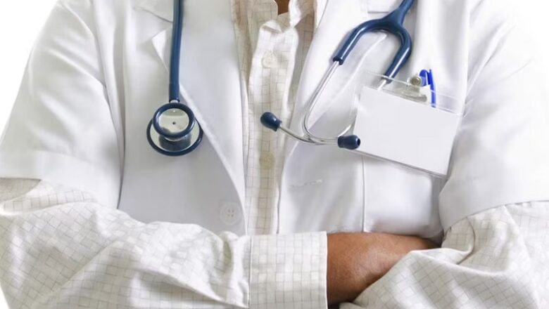 MP: बड़वानी में सरकारी डॉक्टर मरीजों को प्राइवेट लेब भेजने के बदले लेते थे मोटा कमीशन… रंगेहाथों धराए