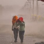 UP में आंधी-बारिश ने मचाई तबाही. अब तक 111 लोगों की मौत, 170 पशुओं की भी गई जान