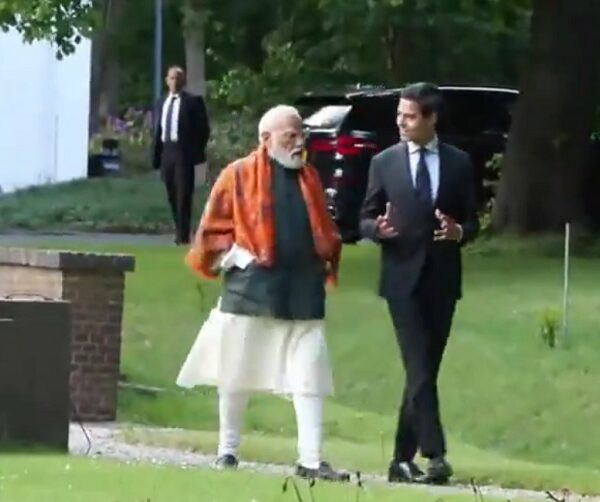 Europe Tour: नीदरलैंड में समकक्ष रॉब-शाही परिवार से मिले PM Modi…. अब जाएंगे स्वीडन