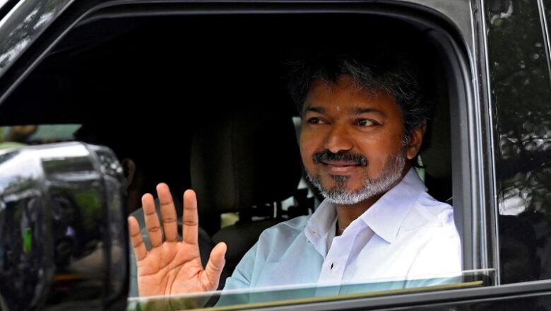 तमिलनाडु में फंसा पेंच… विजय के बढ़ते प्रभाव को रोकने के लिए AIADMK-DMK मिला सकते हैं हाथ!