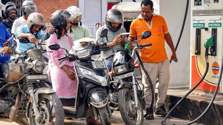 पेट्रोल-डीजल की कीमतों में आज भी कोई बदलाव नहीं…. 5 रुपये तक की बढ़ोतरी के आसार