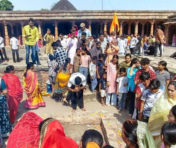 MP: धार भोजशाला परिसर के नीचे दबी है हनुमान प्रतिमा….! जाने क्या उठी नई मांग?