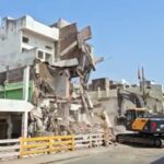 MP: उज्जैन में फिर गरजा प्रशासन का बुलडोजर… महाकाल मंदिर मार्ग में बाधा बनी 5 इमारतें जमींदोज
