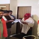 MP: भोपाल के होटल में हिंदू युवती के साथ पकड़ाया मुस्लिम युवक, हिंदू संगठनों ने जमकर पीटा, गोबर पोता