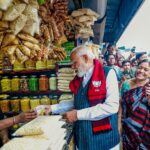 PM मोदी को झालमुड़ी खिलाकर फेमस हुए बंगाल के विक्रम को पाक-बांग्लादेश से मिल रही धमकियां…..