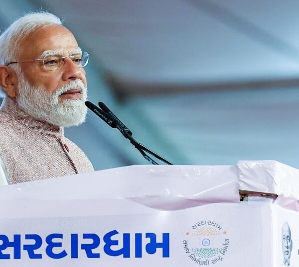 PM मोदी ने की गुजरातियों की तारीफ, वडोदरा में बोले- यहां समाज समय की दिशा को जल्दी पहचानता है