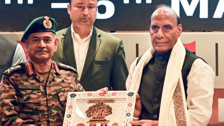 रक्षा मंत्री से मतभेद…. सेना प्रमुख को पद से हटाया, सोशल मीडिया पर अफवाहों का बाजार गर्म