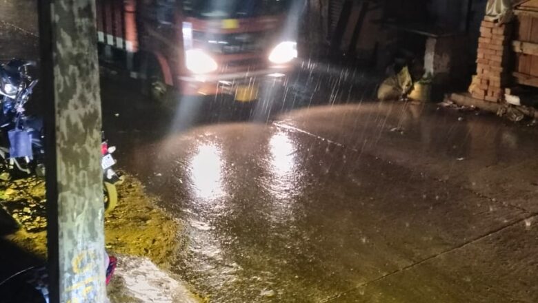 रात को तेज हवाओं के साथ हुई बारिश, कई जगह गिरे ओले