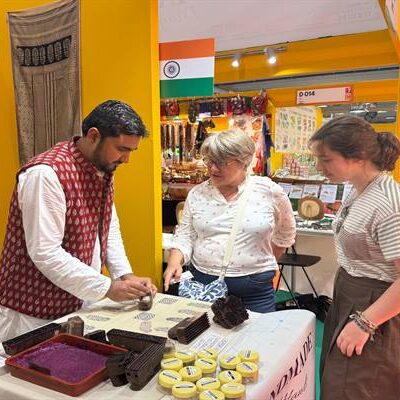 पेरिस में बिखरी मध्यप्रदेश के बाग प्रिंट की आभा