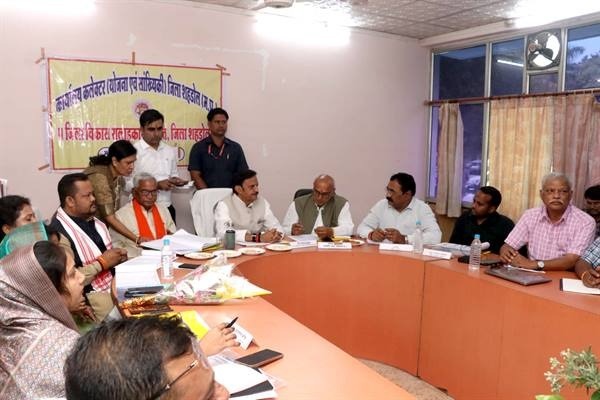 निर्माणाधीन विकास कार्यों के पूर्ण होने से जिले के विकास की बढ़ेगी रफ्तार : उप मुख्यमंत्री शुक्ल