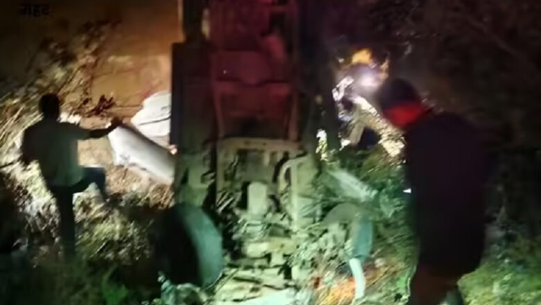 MP: मैहर में बेकाबू बोलेरो खाई में गिरी, सात वर्षीय मासूम समेत 2 की मौत, 8 घायल