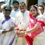 ओंकारेश्वर पहुंची राष्ट्रपति…. खंडवा विधायक ने दिया अनोखा तोहफा… महामहिम बोलीं- इसे बच्चों में बंटवा देना
