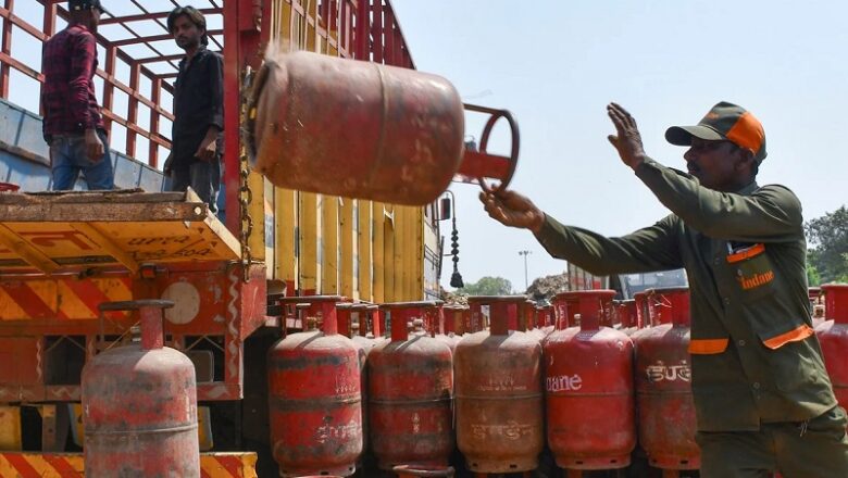 वैश्विक संकट के बीच भारत में पडोसी देश के मुकाबले सस्ता है LPG सिलेंडर, जानें आज के रेट….