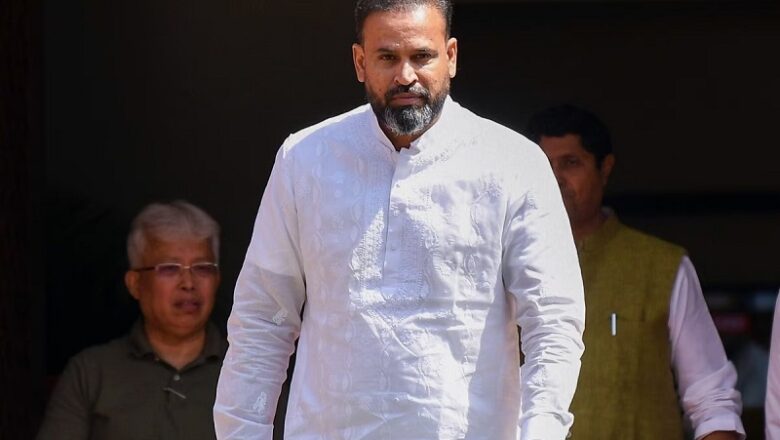 ममता का साथ छोड़ NDA को सपोर्ट कर रहे TMC के बागी सांसद…. यूसुफ पठान भी गुट में शामिल
