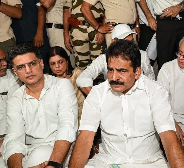 दिल्ली में धरना…. कांग्रेस ने मीनाक्षी नटराजन के नामांकन रद्द को बताया सीट चोरी.. EC से भिड़ गए रमेश