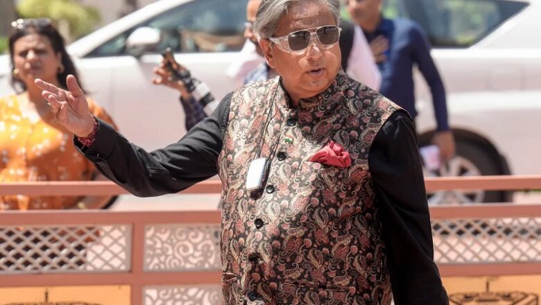 हर समारोह में वंदे मातरम् के सभी अंतरे बजाने को अनिवार्य करना तर्कसंगत नहीं : शशि थरूर